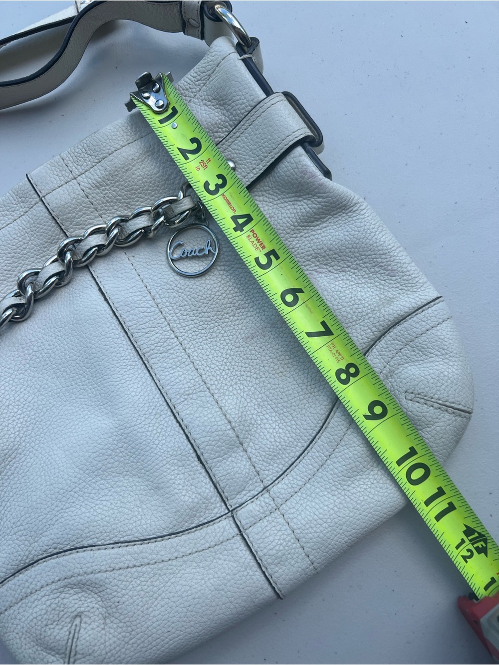 COACH White Leather Shoulder Bag with Chain Detail - Picture 12 of 13
